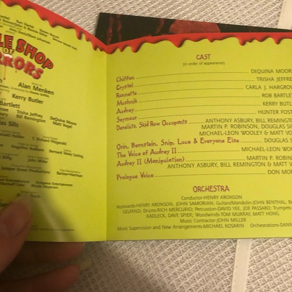 🎃2003 Broadway Recording of Little Shop of Horrors CD- 851 $20 or $15 w/offer - Picture 3 of 7